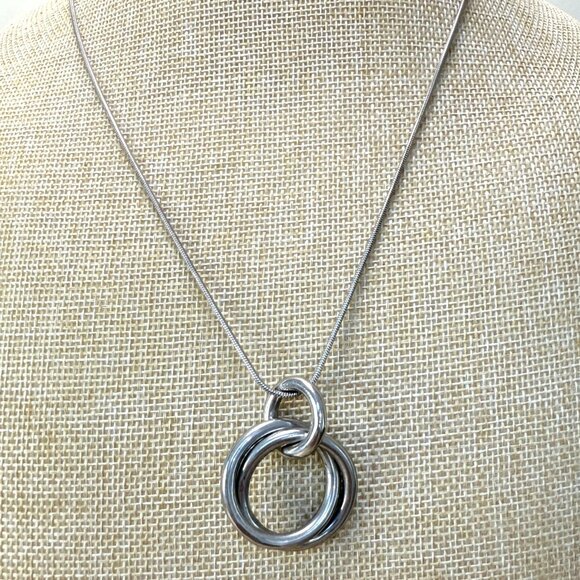 Lani Silver Tone Intertwined Ring Pendant Necklace 23" With Adjustable Chain - Picture 1 of 11